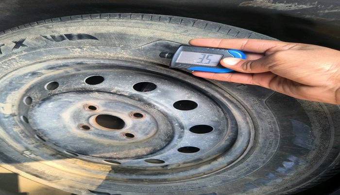 2016 Maruti Swift Dzire VDI, Diesel, Manual, 1,55,868 km, tyre