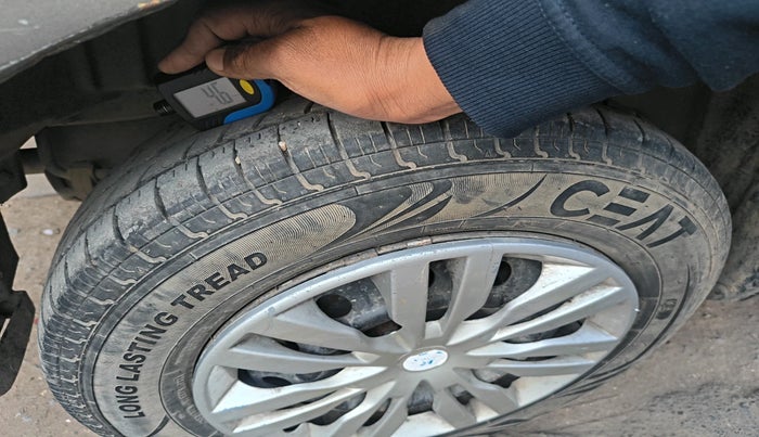 2016 Maruti Swift Dzire VDI, Diesel, Manual, 1,55,868 km, tyre