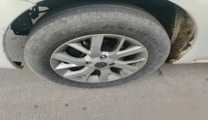 2018 Nissan Sunny XV PETROL, Petrol, Manual, 65,000 km, tyre