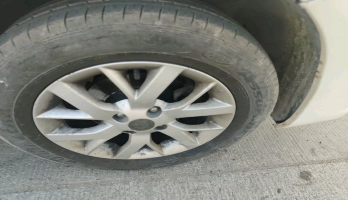 2018 Nissan Sunny XV PETROL, Petrol, Manual, 65,000 km, tyre