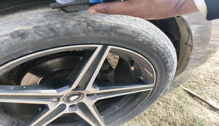 2011 Honda City 1.5L I-VTEC S MT, Petrol, Manual, 1,06,973 km, tyre