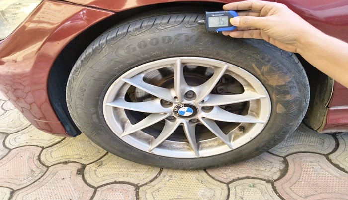 2011 BMW 3 Series 320d, Diesel, Automatic, 1,17,905 km, tyre