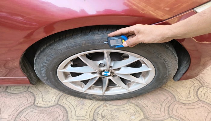 2011 BMW 3 Series 320d, Diesel, Automatic, 1,17,905 km, tyre