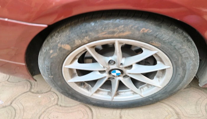 2011 BMW 3 Series 320d, Diesel, Automatic, 1,17,905 km, tyre