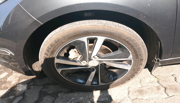 2023 Tata ALTROZ XZ CNG, Petrol, Manual, 31,782 km, tyre