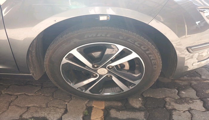 2023 Tata ALTROZ XZ CNG, Petrol, Manual, 31,782 km, tyre