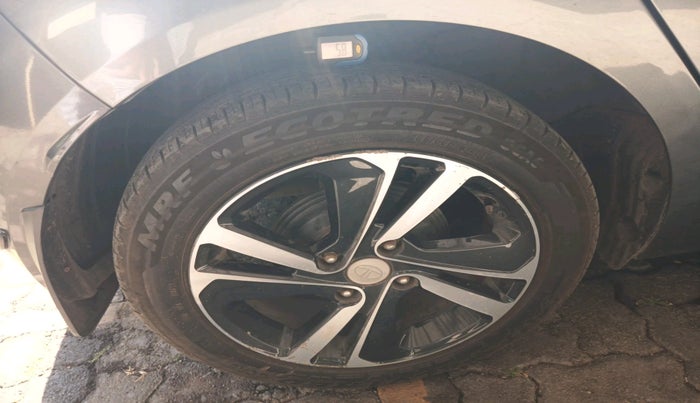 2023 Tata ALTROZ XZ CNG, Petrol, Manual, 31,782 km, tyre