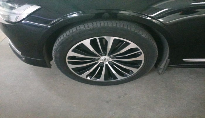 2022 Volvo S90 B5 Ultimate, Petrol, Automatic, 9,962 km, tyre