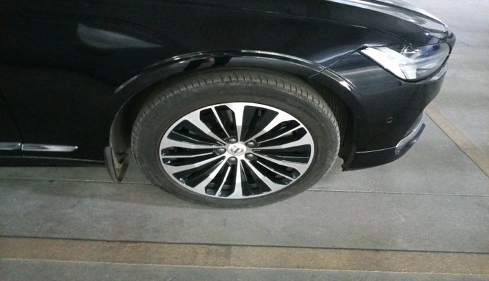 2022 Volvo S90 B5 Ultimate, Petrol, Automatic, 9,962 km, tyre