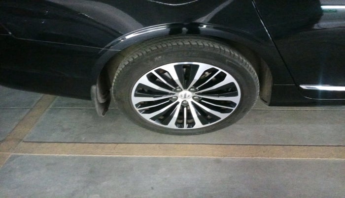 2022 Volvo S90 B5 Ultimate, Petrol, Automatic, 9,962 km, tyre