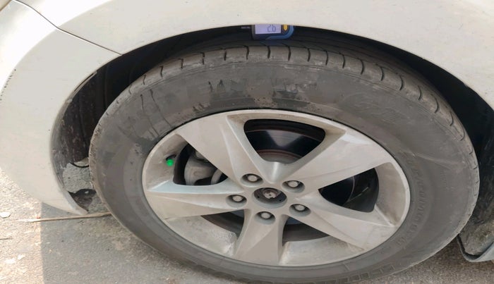 2013 Hyundai New Elantra 1.8 SX MT VTVT, Petrol, Manual, 1,88,348 km, tyre