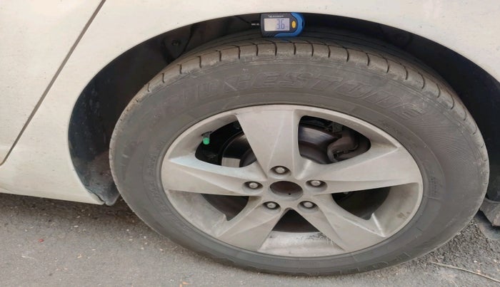 2013 Hyundai New Elantra 1.8 SX MT VTVT, Petrol, Manual, 1,88,348 km, tyre