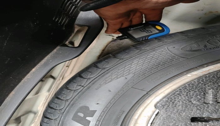 2013 Hyundai New Elantra 1.8 SX MT VTVT, Petrol, Manual, 1,88,348 km, tyre