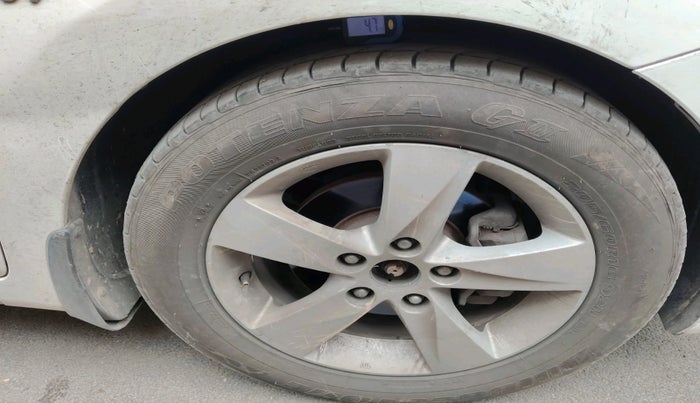 2013 Hyundai New Elantra 1.8 SX MT VTVT, Petrol, Manual, 1,88,348 km, tyre