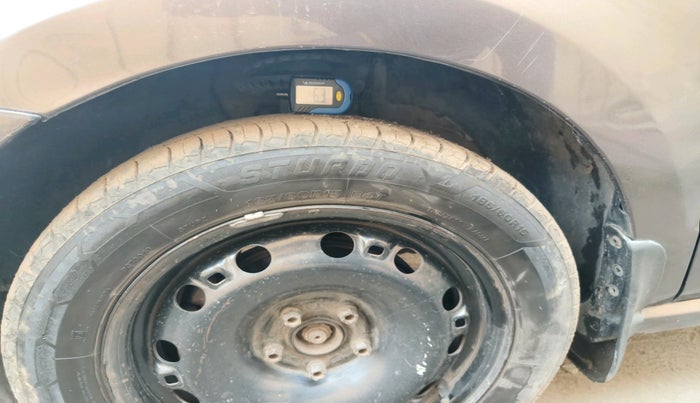 2016 Volkswagen Ameo COMFORTLINE 1.2L, Petrol, Manual, 1,72,139 km, tyre