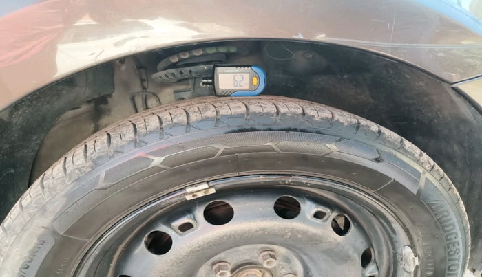 2016 Volkswagen Ameo COMFORTLINE 1.2L, Petrol, Manual, 1,72,139 km, tyre