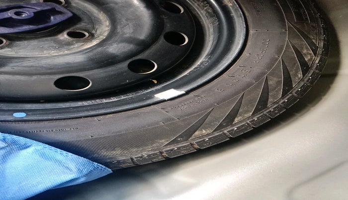 2021 Maruti Swift VXI, Petrol, Manual, 70,768 km, tyre