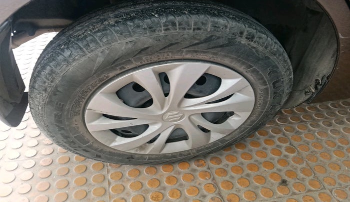 2021 Maruti Swift VXI, Petrol, Manual, 70,768 km, tyre