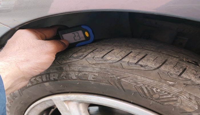 2013 Volkswagen Vento HIGHLINE 1.6 MPI, Petrol, Manual, 98,915 km, tyre