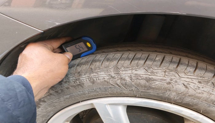 2013 Volkswagen Vento HIGHLINE 1.6 MPI, Petrol, Manual, 98,915 km, tyre