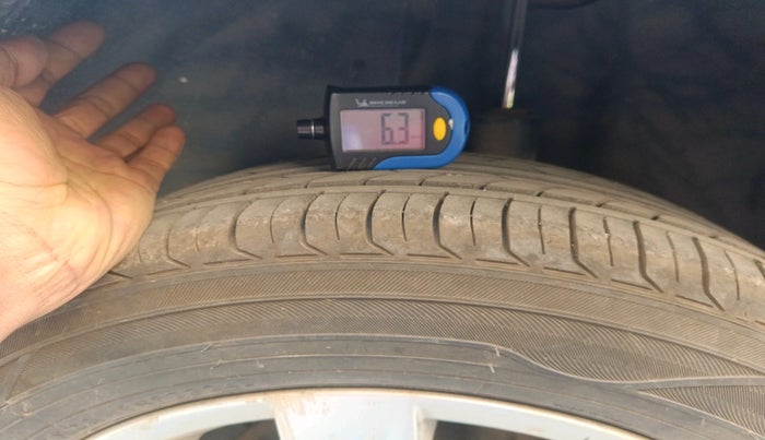 2015 Volkswagen Polo HIGHLINE1.2L, Petrol, Manual, 90,212 km, tyre