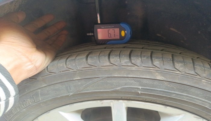 2015 Volkswagen Polo HIGHLINE1.2L, Petrol, Manual, 90,212 km, tyre