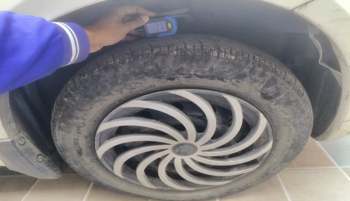 2011 Maruti Swift Dzire VXI, Petrol, Manual, 51,249 km, tyre