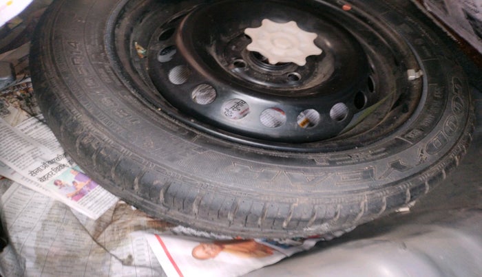 2015 Hyundai Grand i10 ASTA 1.2 KAPPA VTVT, Petrol, Manual, 1,61,329 km, tyre