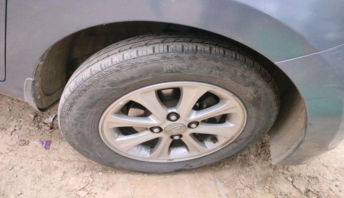 2015 Hyundai Grand i10 ASTA 1.2 KAPPA VTVT, Petrol, Manual, 1,61,329 km, tyre