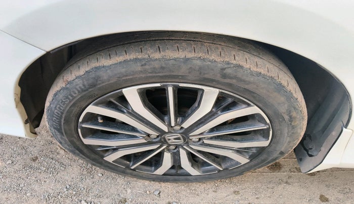 2017 Honda City 1.5L I-VTEC VX CVT, Petrol, Automatic, 1,28,407 km, tyre