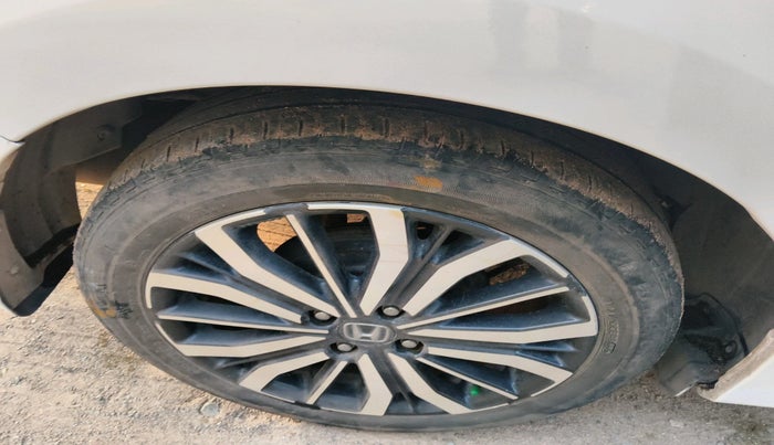 2017 Honda City 1.5L I-VTEC VX CVT, Petrol, Automatic, 1,28,407 km, tyre