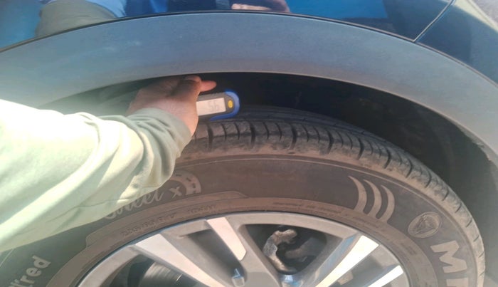 2023 Mahindra XUV700 AX 5 D MT 5 STR, Diesel, Manual, 20,190 km, tyre