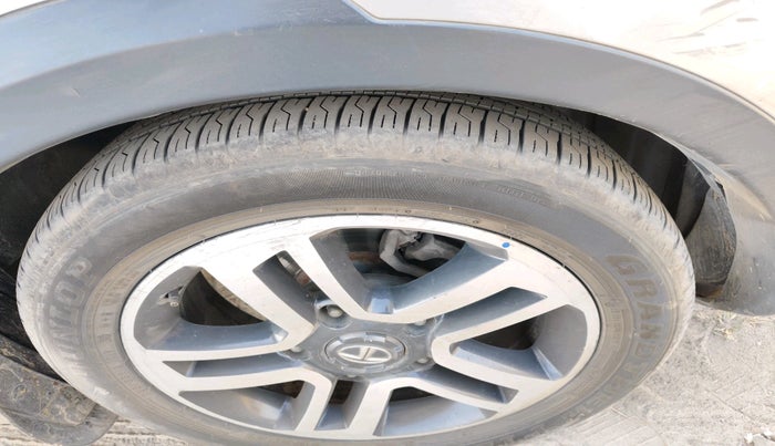 2018 Tata Hexa XT 4X2 7 STR, Diesel, Manual, 1,43,116 km, tyre