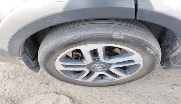 2018 Tata Hexa XT 4X2 7 STR, Diesel, Manual, 1,43,116 km, tyre