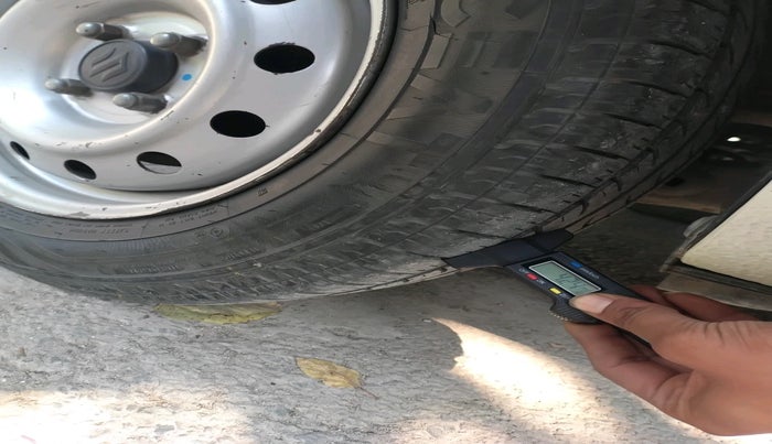 2016 Maruti Swift Dzire LXI (O), Petrol, Manual, 1,07,567 km, tyre