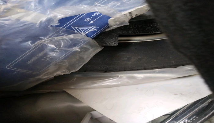 2022 Mahindra XUV300 W8 (O) 1.2 PETROL AMT, Petrol, Automatic, 37,000 km, tyre