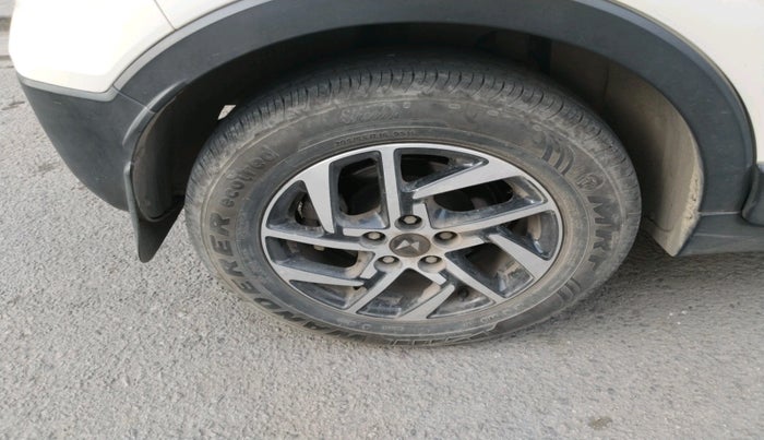 2022 Mahindra XUV300 W8 (O) 1.2 PETROL AMT, Petrol, Automatic, 37,000 km, tyre