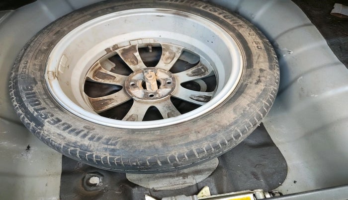 2012 Hyundai Verna FLUIDIC 1.6 CRDI SX, Diesel, Manual, 63,885 km, tyre