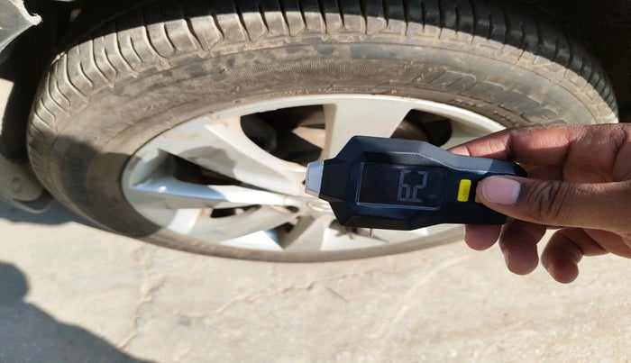 2012 Hyundai Verna FLUIDIC 1.6 CRDI SX, Diesel, Manual, 63,885 km, tyre