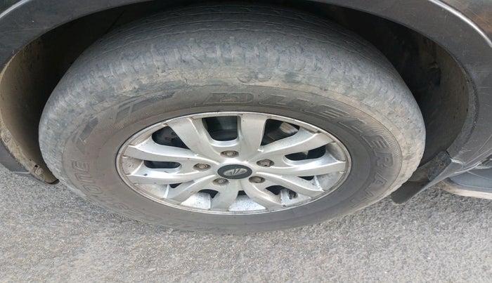 2015 Mahindra XUV500 W10, Diesel, Manual, 1,25,784 km, tyre