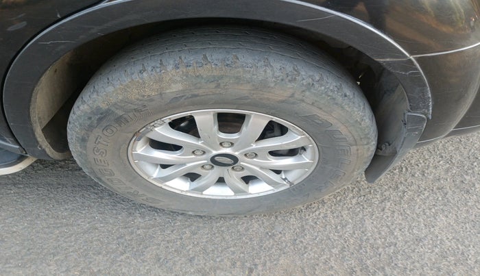 2015 Mahindra XUV500 W10, Diesel, Manual, 1,25,784 km, tyre