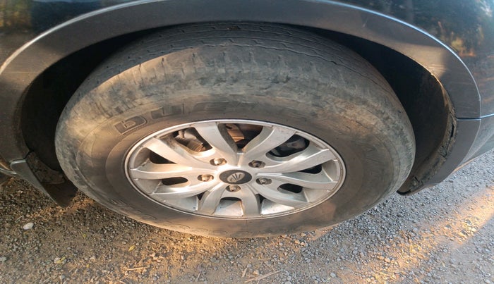 2015 Mahindra XUV500 W10, Diesel, Manual, 1,25,784 km, tyre