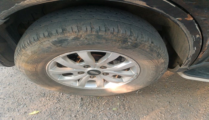 2015 Mahindra XUV500 W10, Diesel, Manual, 1,25,784 km, tyre