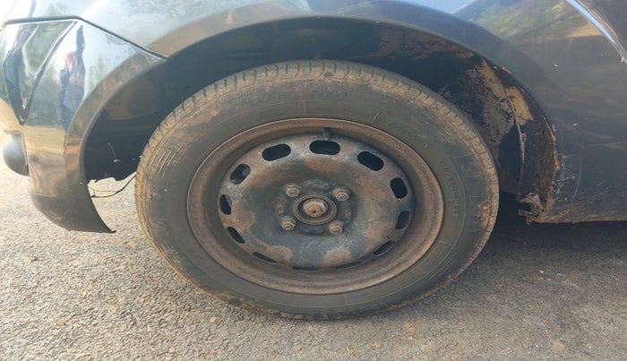 2012 Ford Figo ZXI 1.4 DIESEL, Diesel, Manual, 2,15,933 km, tyre