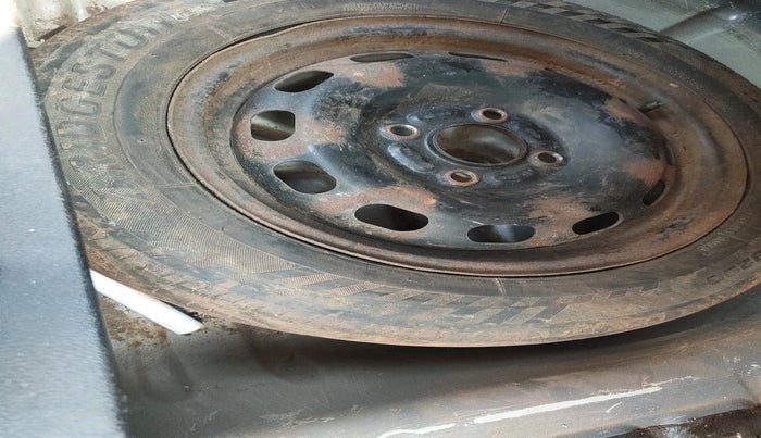 2012 Ford Figo ZXI 1.4 DIESEL, Diesel, Manual, 2,15,933 km, tyre