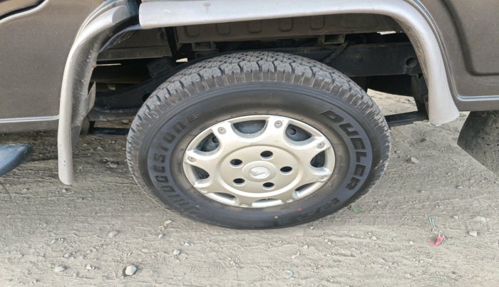 2024 Mahindra Bolero Camper GOLD ZX 2WD, Diesel, Manual, 66,059 km, tyre