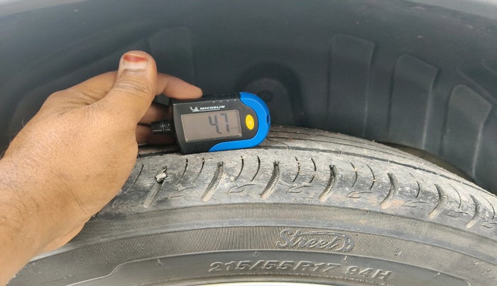 2019 Mahindra XUV300 W8 1.2 PETROL, Petrol, Manual, 32,739 km, tyre