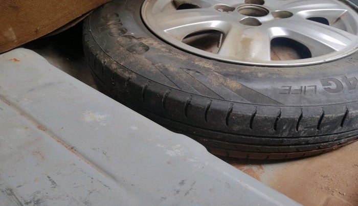 2011 Maruti Swift Dzire ZXI, Petrol, Manual, 87,436 km, tyre