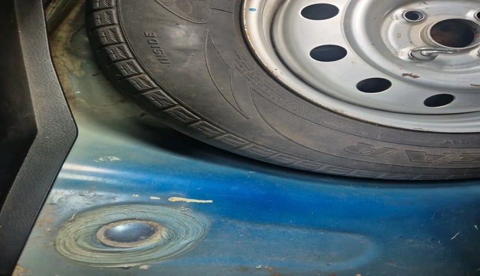 2011 Maruti Swift LXI, Petrol, Manual, 79,712 km, tyre