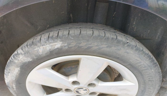 2015 Skoda Rapid 1.5 TDI CR ELEGANCE PLUS, Diesel, Manual, 1,05,327 km, tyre